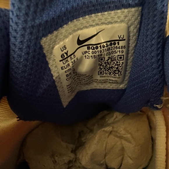 Nike Air Max 270 React AO4971-002 Bauhaus Womens 6 Shoes WHITE/GOLD/MULTI - Picture 6 of 6